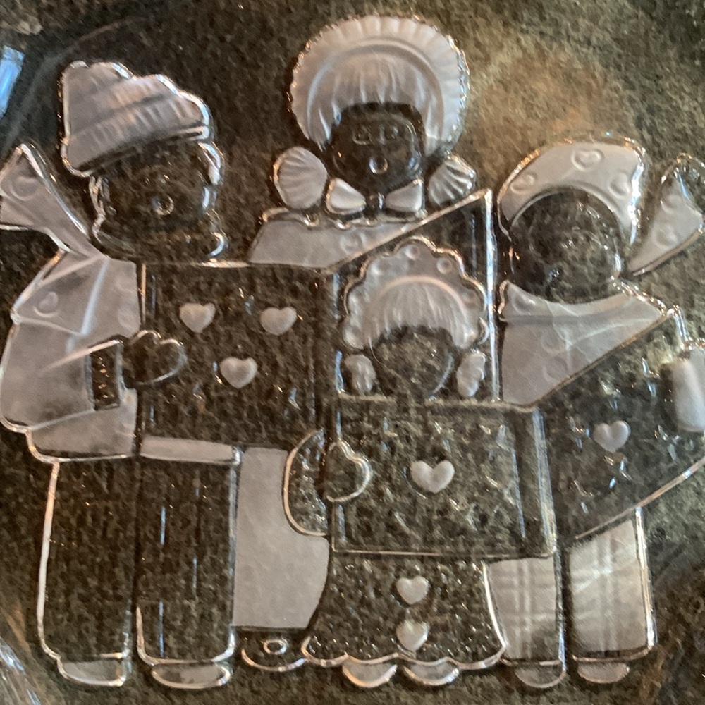 Mikasa “Carolers” glass sweet dish with box. Size approximately 8 1/4” x 7” x 1” - Picture 5 of 9